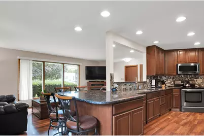4722  St Regis Dr, Racine, WI 53403 - Photo 9