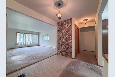 13795 W Graham St, New Berlin, WI 53151 - Photo 5