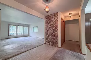 13795 W Graham St, New Berlin, WI 53151 - Photo 5