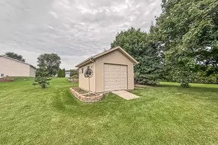 N73W15494 Paseo Ln, Menomonee Falls, WI 53051 - Photo 35