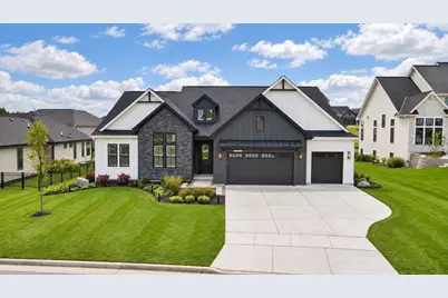N57W20799  Dunbar Ct, Menomonee Falls, WI 53051 - Photo 1