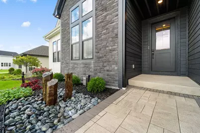 N57W20799  Dunbar Ct, Menomonee Falls, WI 53051 - Photo 3