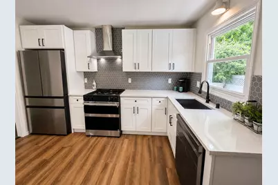 4646 N 72nd St, Milwaukee, WI 53218 - Photo 9