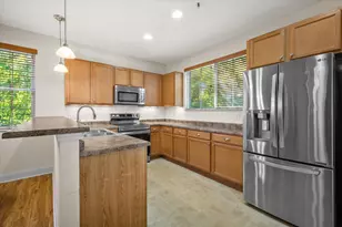 8485 S Ashbury Ln, Oak Creek, WI 53154 - Photo 7