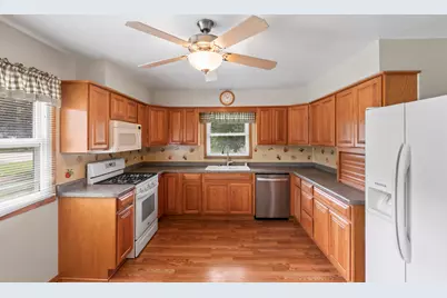 314  Sunset Dr, Pewaukee, WI 53072 - Photo 5
