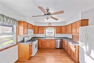 314 Sunset Dr, Pewaukee, WI 53072 - Photo 7