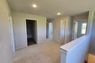 548 Harvest Ln, Hartford, WI 53027 - Photo 9