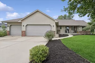 548 Winter Dr, Walworth, WI 53184 - Photo 1