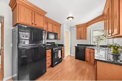1827 N 117th St, Wauwatosa, WI 53226 - Photo 9