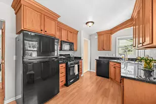 1827 N 117th St, Wauwatosa, WI 53226 - Photo 9