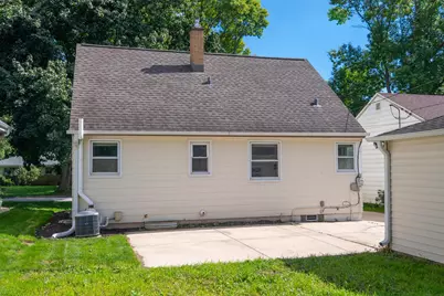 1827 N 117th St, Wauwatosa, WI 53226 - Photo 27