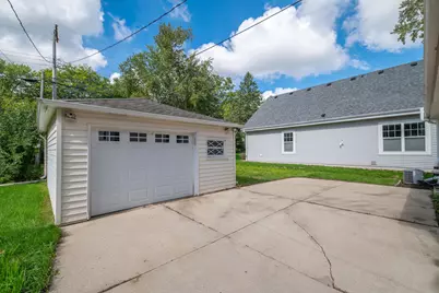 1827 N 117th St, Wauwatosa, WI 53226 - Photo 25