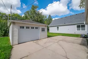 1827 N 117th St, Wauwatosa, WI 53226 - Photo 25
