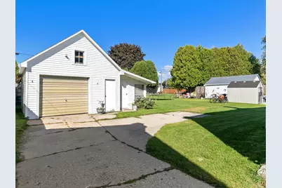 1814 S 9th St, Manitowoc, WI 54220 - Photo 3