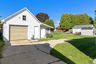 1814 S 9th St, Manitowoc, WI 54220 - Photo 3