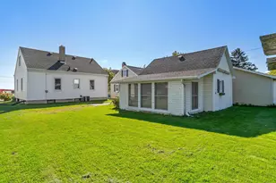 1814 S 9th St, Manitowoc, WI 54220 - Photo 7