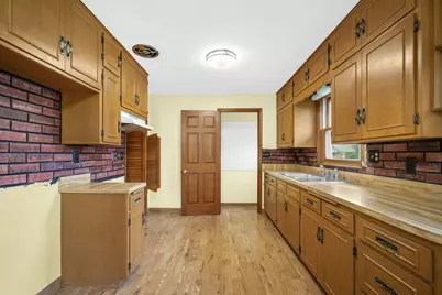 1405  Beverly Ln, West Bend, WI 53090 - Photo 7