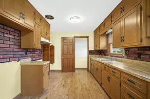 1405 Beverly Ln, West Bend, WI 53090 - Photo 7