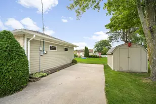 1405 Beverly Ln, West Bend, WI 53090 - Photo 21