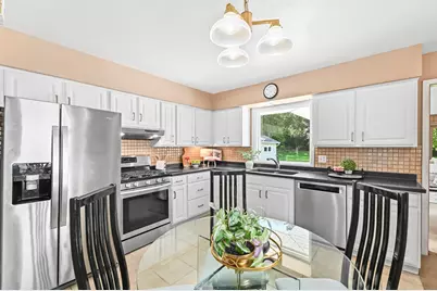 551 N 93rd St, Milwaukee, WI 53226 - Photo 9