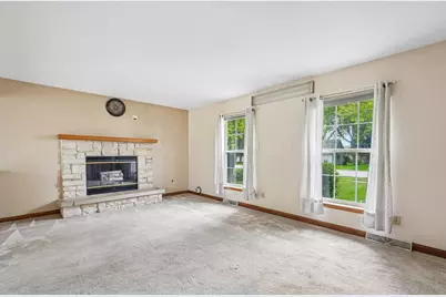 970 E Mackinac Ave, Oak Creek, WI 53154 - Photo 5