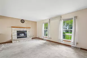 970 E Mackinac Ave, Oak Creek, WI 53154 - Photo 5