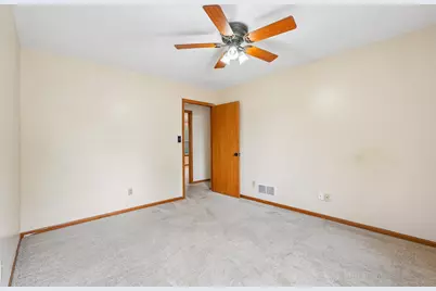 970 E Mackinac Ave, Oak Creek, WI 53154 - Photo 19