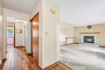 970 E Mackinac Ave, Oak Creek, WI 53154 - Photo 3