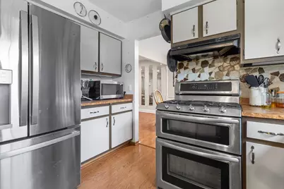 7053 N 45th St, Milwaukee, WI 53223 - Photo 9