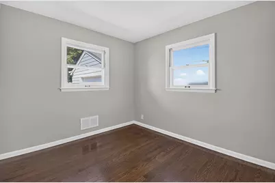 2039  Wustum Ave, Racine, WI 53404 - Photo 9
