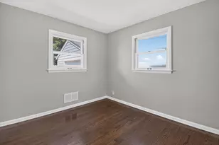 2039 Wustum Ave, Racine, WI 53404 - Photo 9