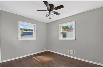 2039  Wustum Ave, Racine, WI 53404 - Photo 11