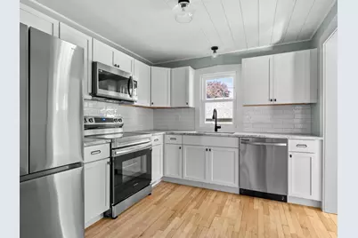 2802  Clark St, Manitowoc, WI 54220 - Photo 9