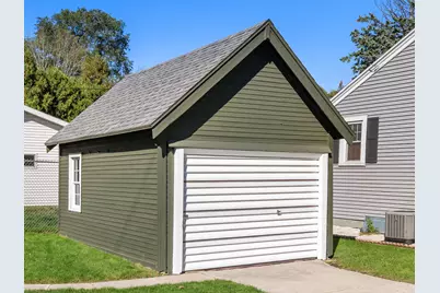 2802  Clark St, Manitowoc, WI 54220 - Photo 17