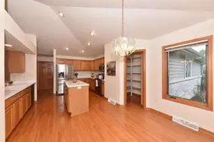 N21W24347 Deer Park Ct, Pewaukee, WI 53072 - Photo 11