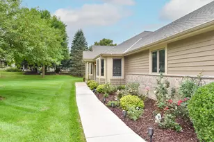 N21W24347 Deer Park Ct, Pewaukee, WI 53072 - Photo 3