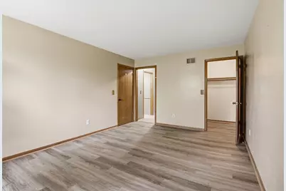 2962  Madison St #D, Waukesha, WI 53188 - Photo 9