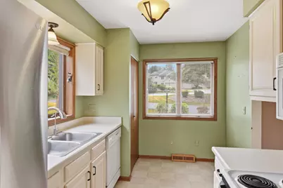 2962  Madison St #D, Waukesha, WI 53188 - Photo 7