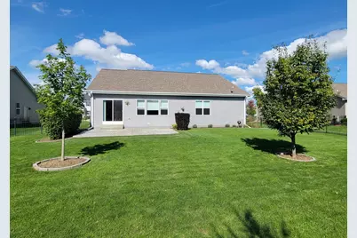 909  Meadowgate Dr, Racine, WI 53185 - Photo 27