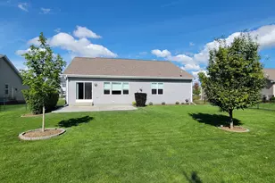 909 Meadowgate Dr, Racine, WI 53185 - Photo 27