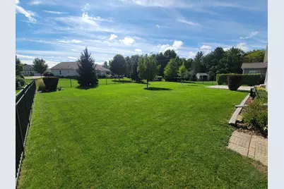 909  Meadowgate Dr, Racine, WI 53185 - Photo 29