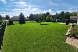 909 Meadowgate Dr, Racine, WI 53185 - Photo 29
