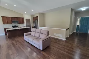 909 Meadowgate Dr, Racine, WI 53185 - Photo 5