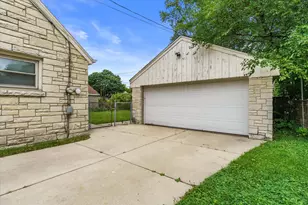 5268 N 60th St, Milwaukee, WI 53218 - Photo 5