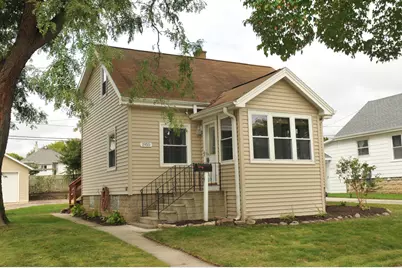 1955 S 91st St, West Allis, WI 53227 - Photo 3