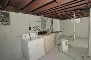 1955 S 91st St, West Allis, WI 53227 - Photo 25