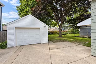 4937 N Hollywood Ave, Whitefish Bay, WI 53217 - Photo 31