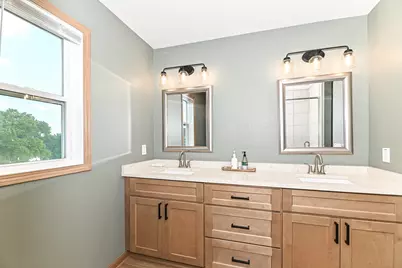 611  Hunter Dr, Racine, WI 53406 - Photo 25
