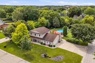 9301 S Sherwood Dr, Franklin, WI 53132 - Photo 7