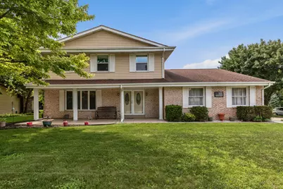 9301 S Sherwood Dr, Franklin, WI 53132 - Photo 3